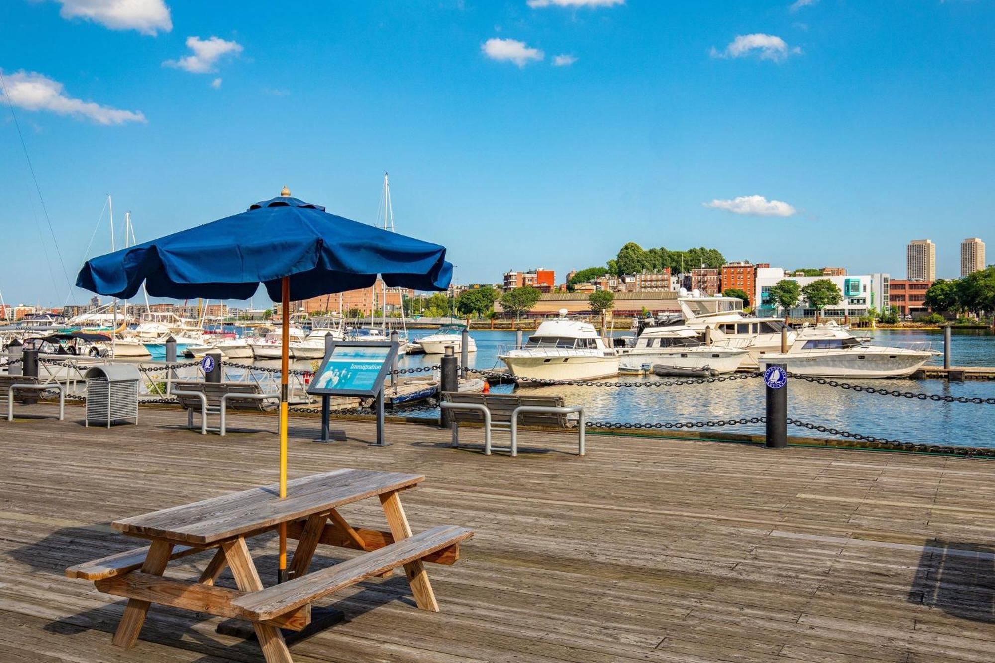 Residence Inn By Marriott Boston Harbor On Tudor Wharf מראה חיצוני תמונה